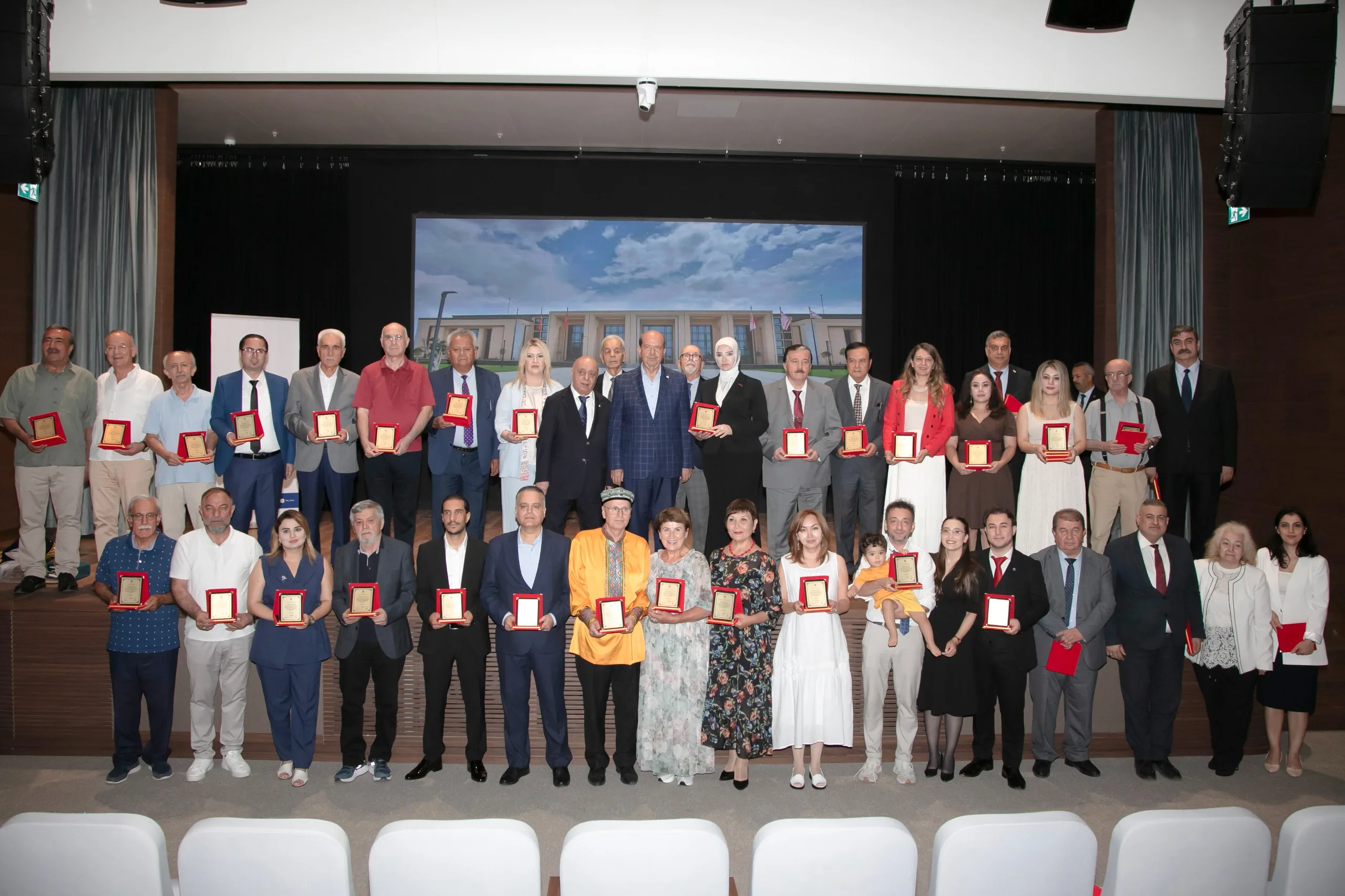 Cumhurbaşkanı Tatar’a Türk Dünyası Yüksek Hizmet Ödülü verildi – BRTK