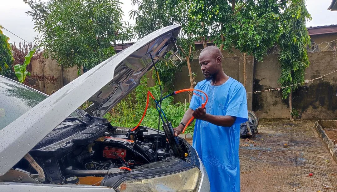 Nijeryalı mühendis Abubakar, araçların suyla çalışmasını sağlayan cihaz geliştirdi – Son Dakika Dünya Haberleri