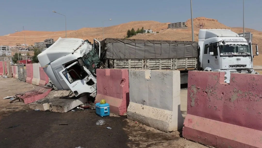 Çarpışan TIR’ların şoförleri kardeş çıktı: Ağabey kurtarılamadı – Son Dakika Türkiye Haberleri