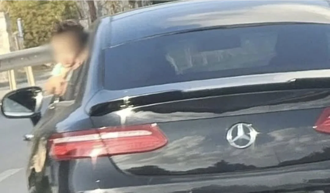 Seyir halindeki aracın penceresinden sarkan çocuk için araç sürücüsüne polisten 8693 TL ceza – BRTK