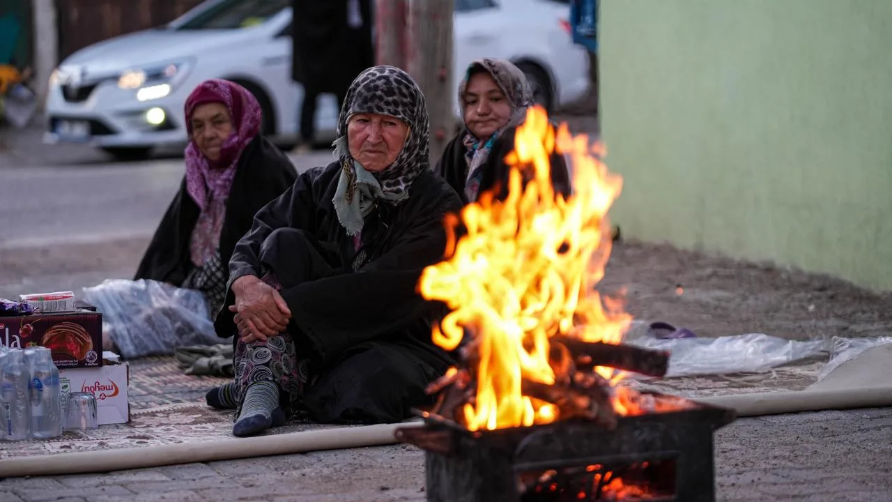 Balıkesirliler geceyi sokakta geçirdi – Son Dakika Haberleri