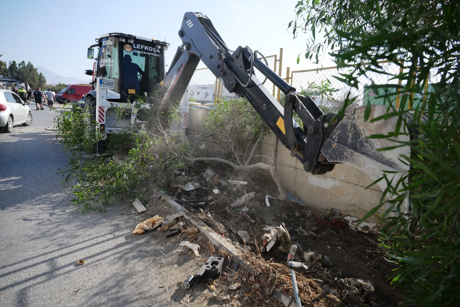 Lefkoşa Türk Belediyesi’nden sanayi bölgesinde temizlik seferberliği – BRTK