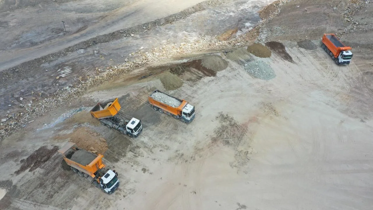 Maden sahasını atık ve hafriyatla doldurdular