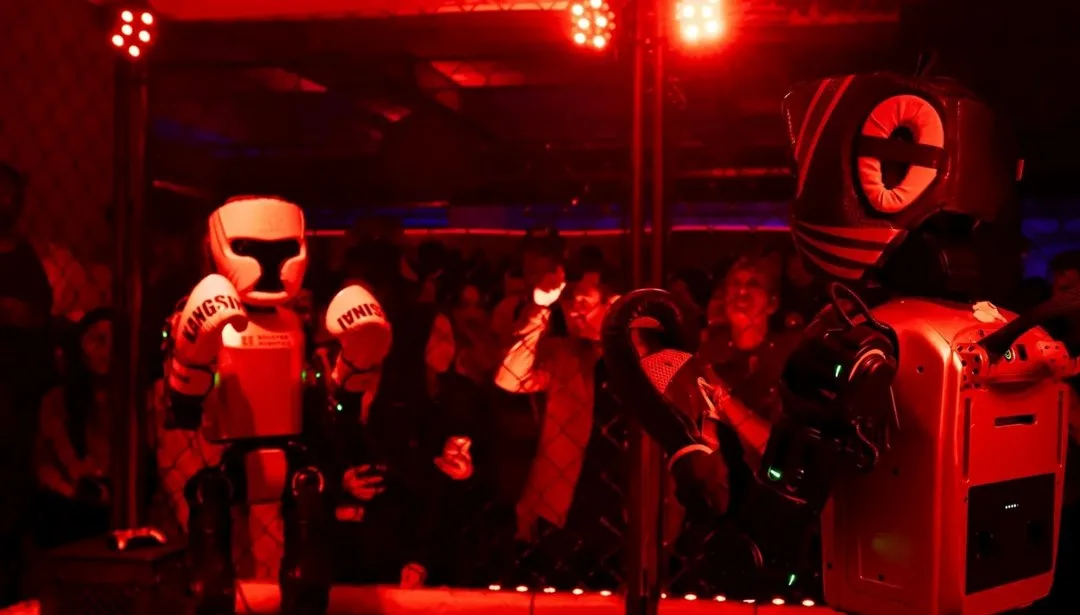 İnsansı robotlarla “dövüş kulübü” kuruldu