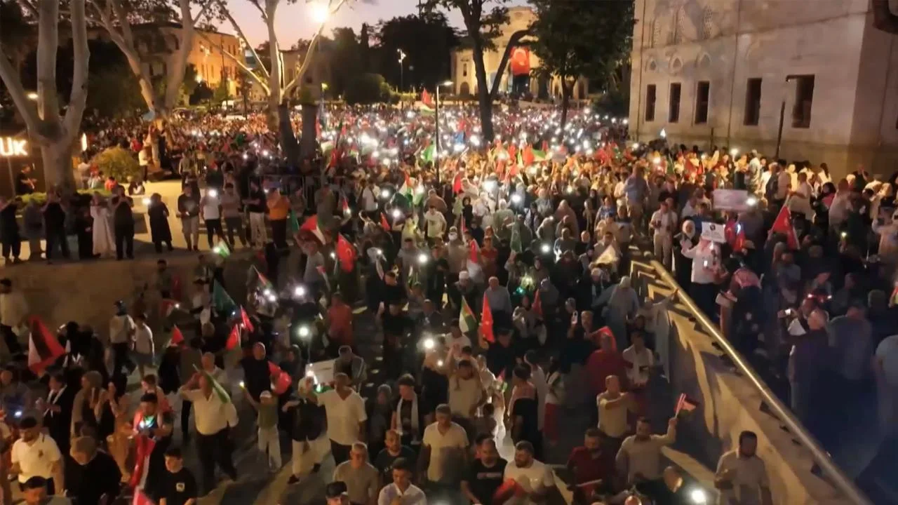 İstanbul’da “Gazze’ye Umut Işığı Ol” yürüyüşü