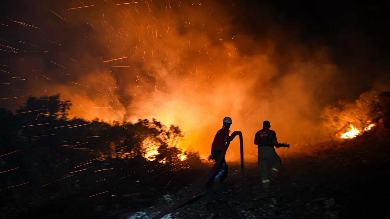 İzmir’deki orman yangınına müdahale sürüyor