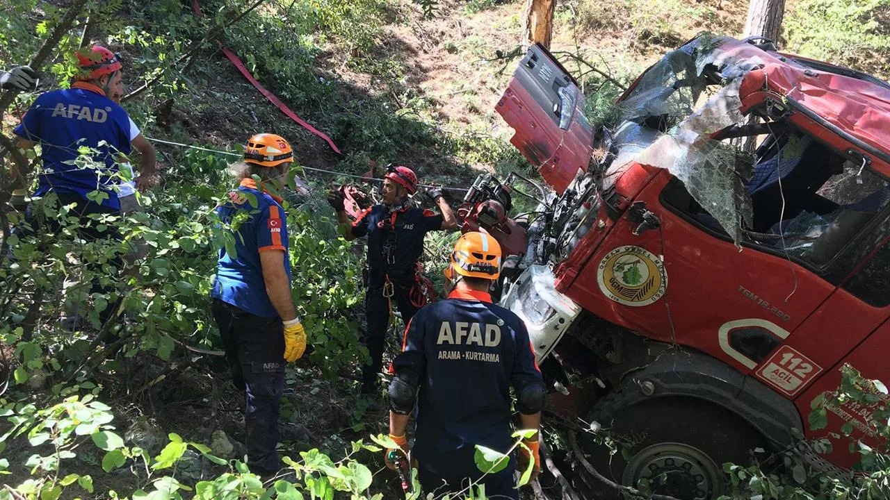Osmaniye’de yangına giden arazöz devrildi: 1 şehit, 4 yaralı