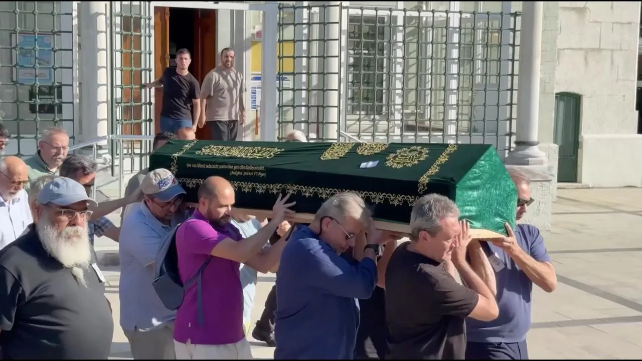 Tarihçi Mete Tunçay son yolculuğuna uğurlandı