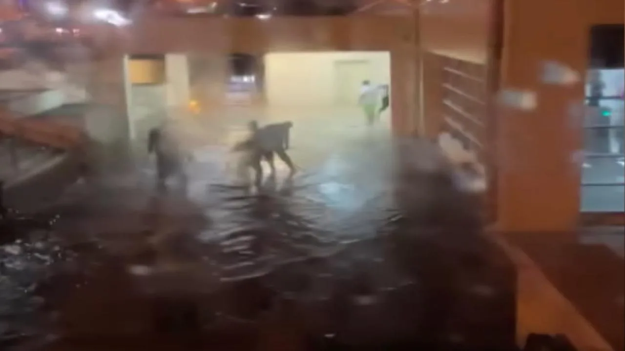 Başkentte yollar göle döndü, metro girişlerini su bastı