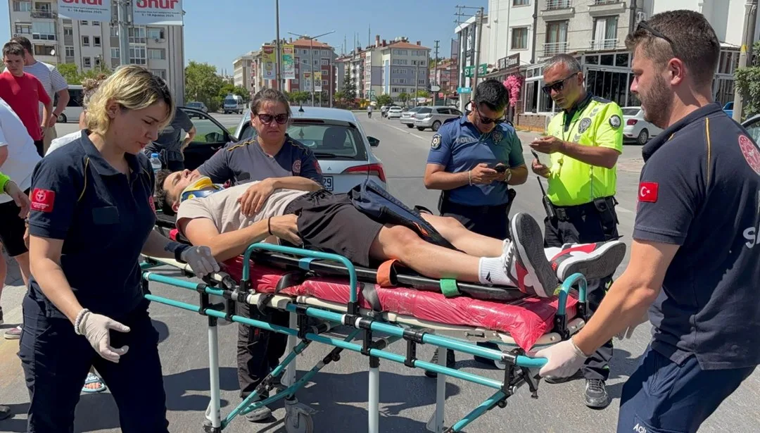 Edirne’de motosiklet, yayaya yol veren otomobile çarptı: 1 yaralı – Son Dakika Türkiye Haberleri