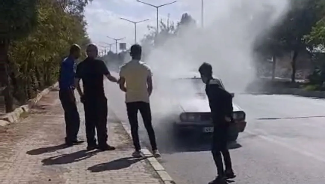 Muş’ta seyir halindeki otomobil yandı – Son Dakika Türkiye Haberleri