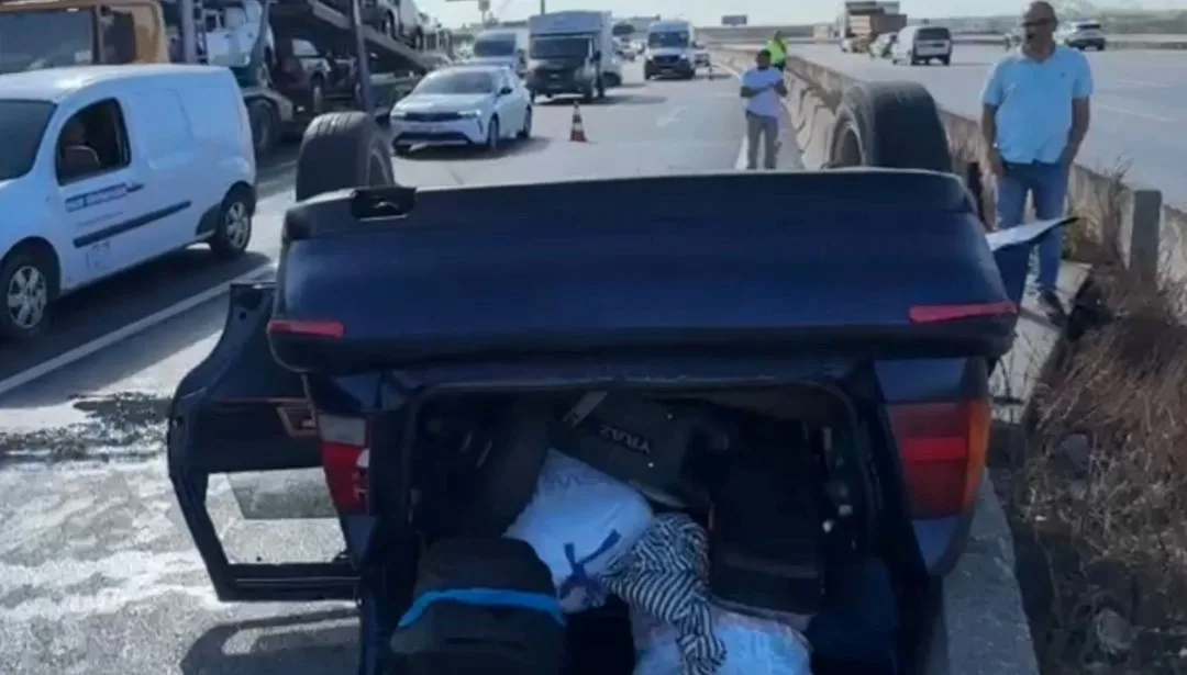 Oto çekiciyle çarpışan otomobil devrildi, 3 kişi yaralandı – Son Dakika Türkiye Haberleri