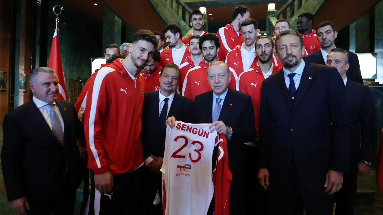 Cumhurbaşkanı Erdoğan 12 Dev Adam’ı kabul etti
