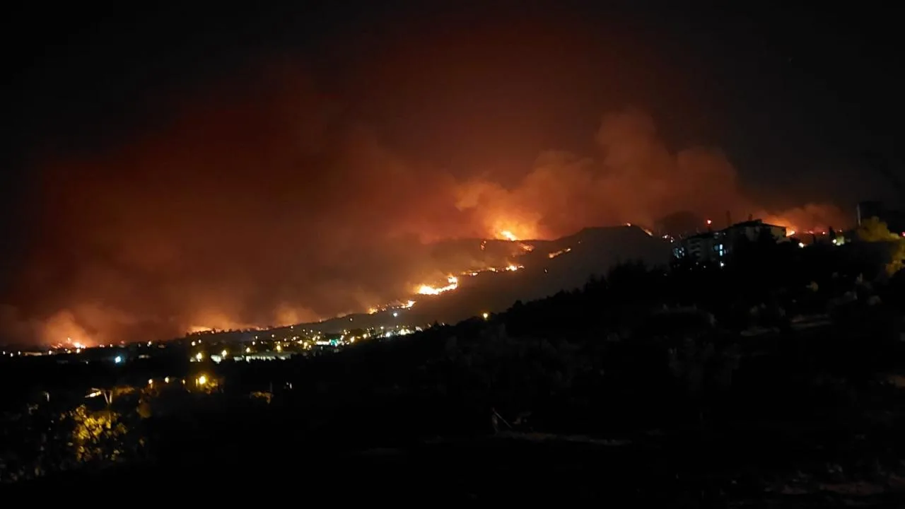 Denizli’de çıkan orman yangınına müdahale sürüyor