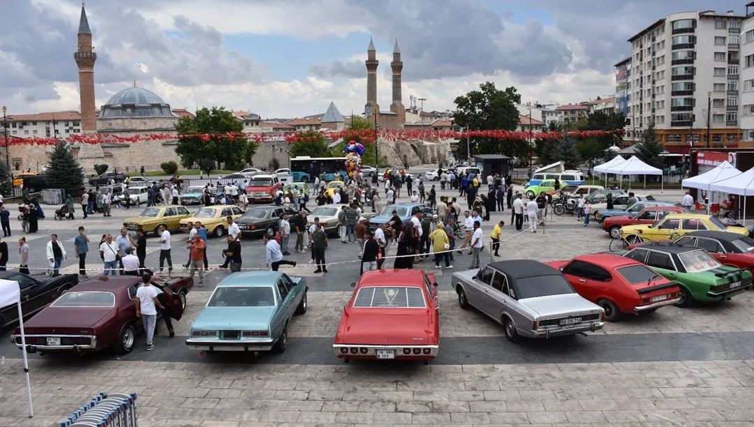 Sivas’ta klasik otomobil fuarı açıldı – Son Dakika Türkiye Haberleri