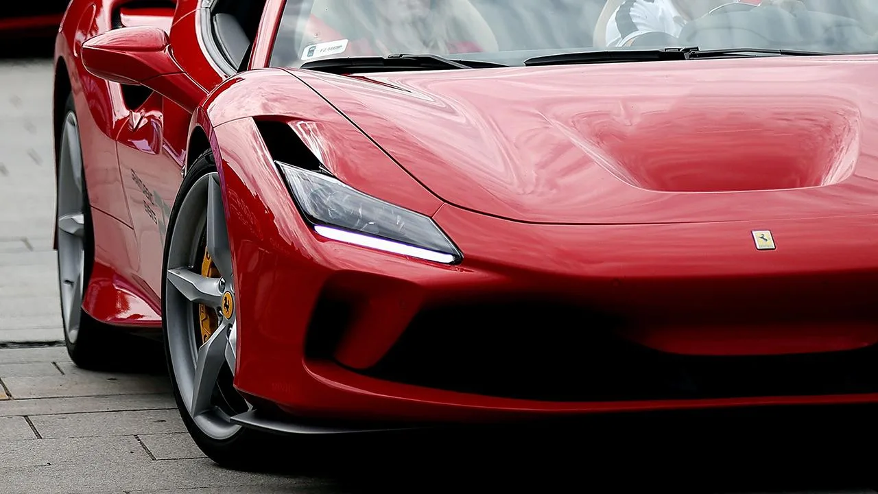 Maliye harekete geçti: “T” plakalı Ferrariler mercek altında