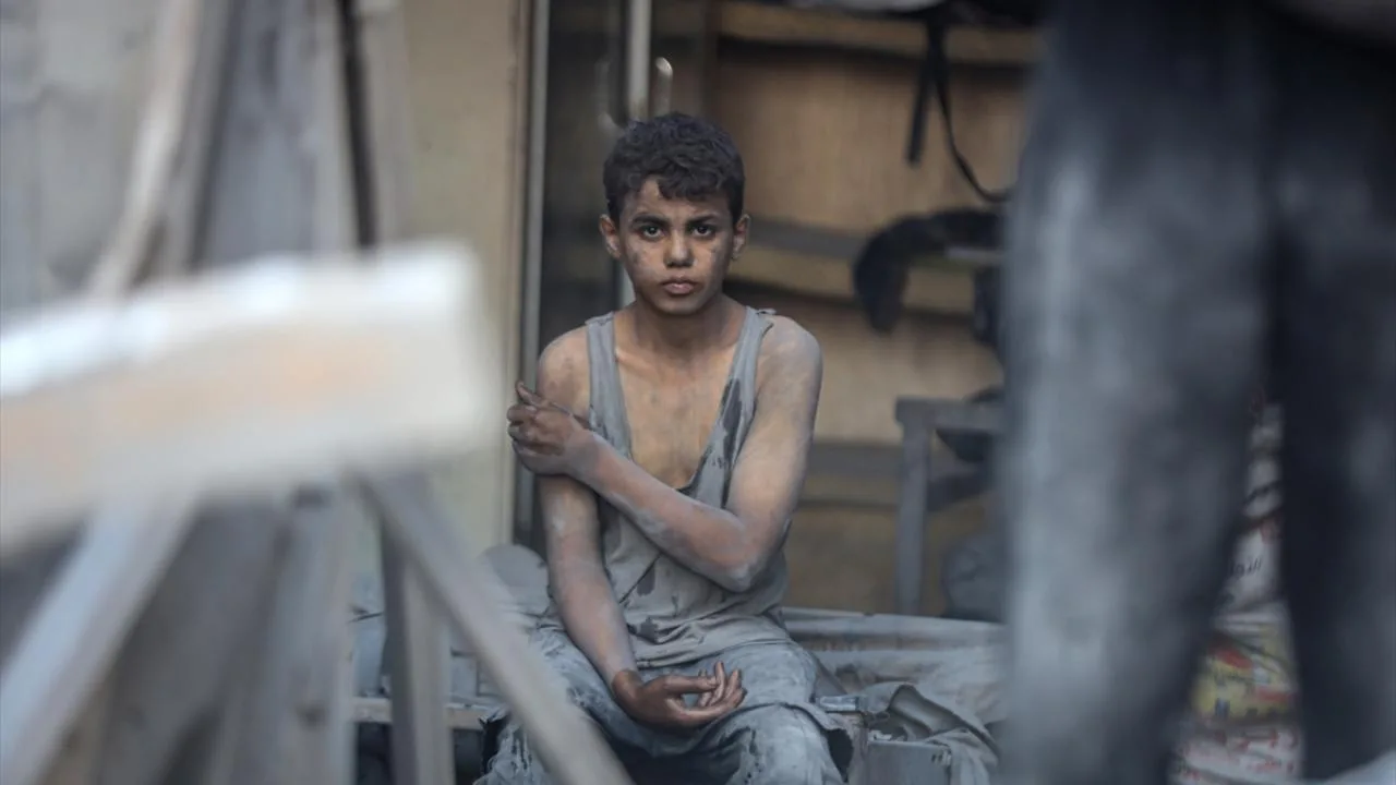 Katil İsrail’in Gazze’ye saldırılarında 48 Filistinli hayatını kaybetti