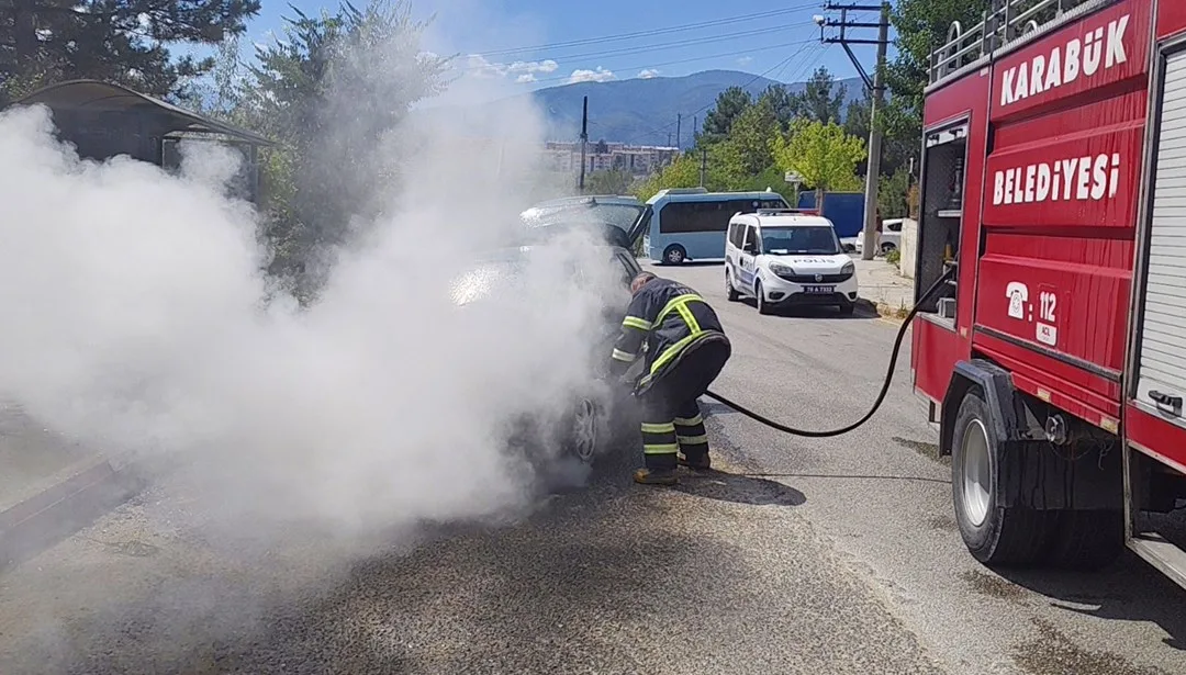 Seyir halindeki otomobil alev aldı – Son Dakika Türkiye Haberleri
