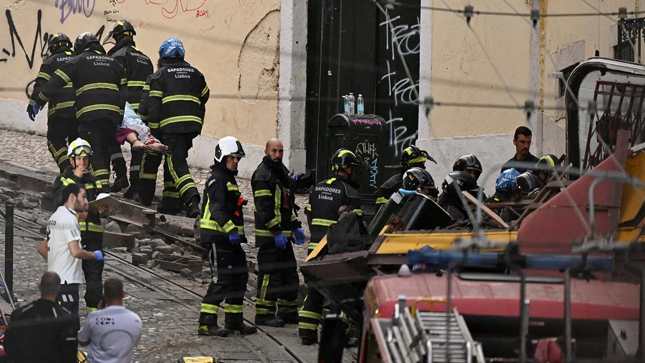 Portekiz’de tramvayın raydan çıktığı kazada 15 kişi öldü, 18 kişi yaralandı