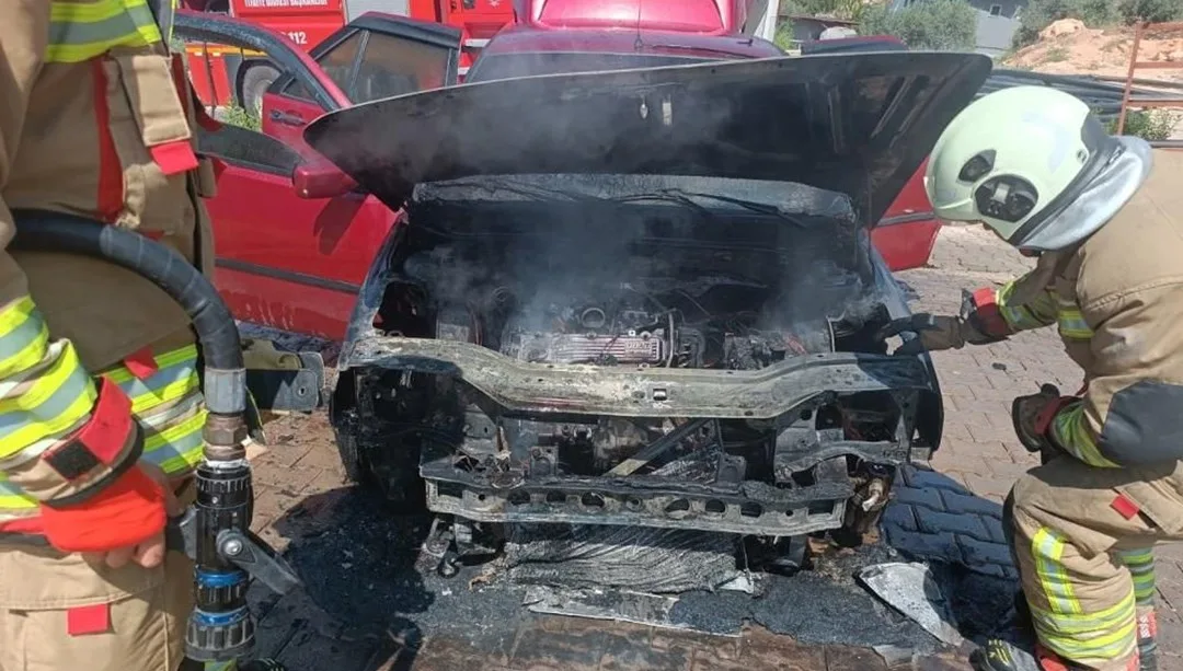 Hatay’da seyir halindeki otomobil alev alev yandı – Son Dakika Türkiye Haberleri