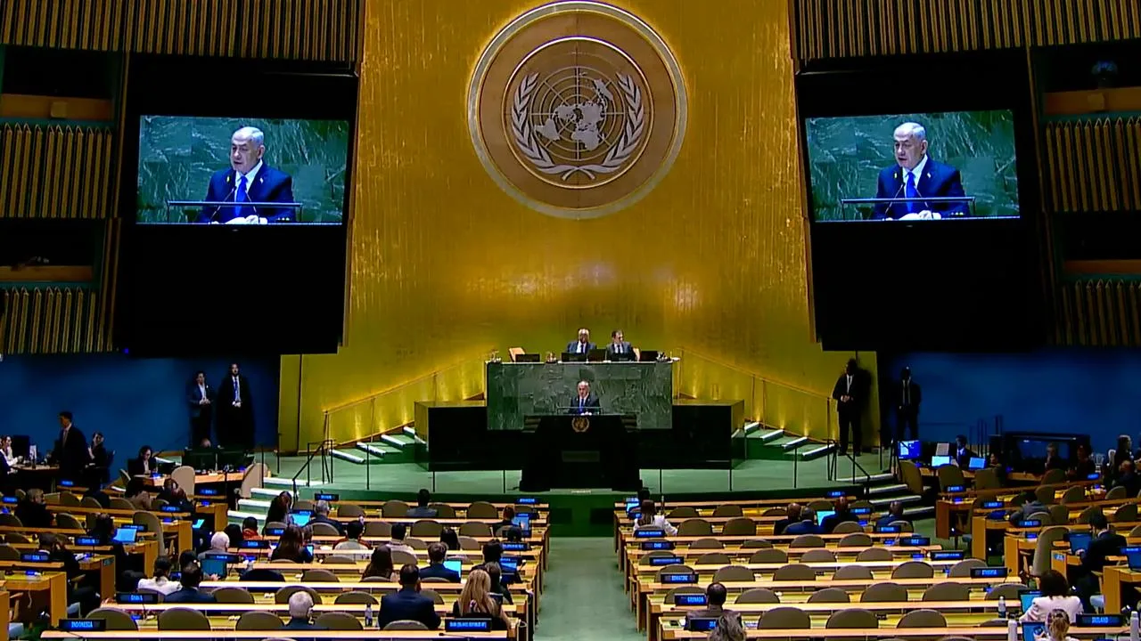 Katil Netanyahu BM kürsüsünde protesto edildi