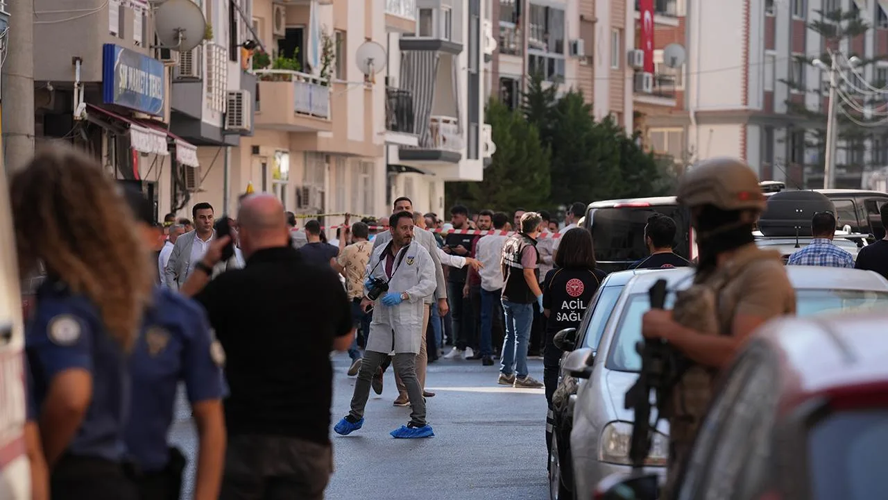 İzmir’de polis merkezine silahlı saldırı: 2 şehit, 3 yaralı