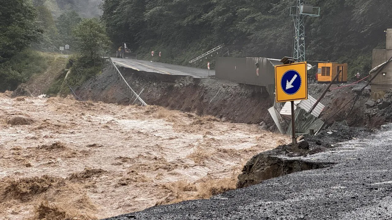İçişleri Bakanlığı Doğu Karadeniz’de kuvvetli yağışlara karşı uyardı