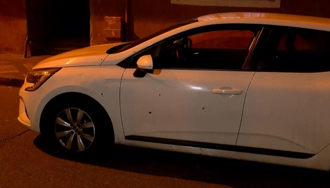 Bağcılar’da otomobile silahlı saldırı: 2 yaralı