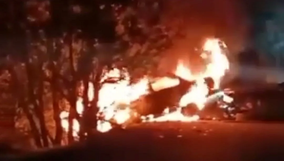 Bursa’da ciple kafa kafaya çarpışan otomobil alev aldı