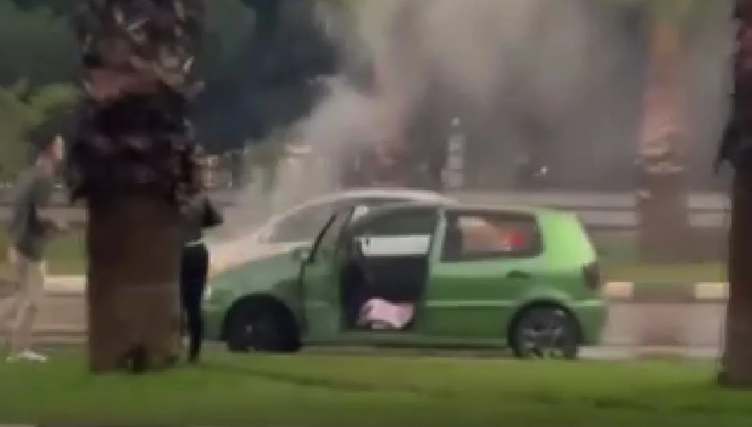 Manisa’da seyir halindeki otomobil alev aldı