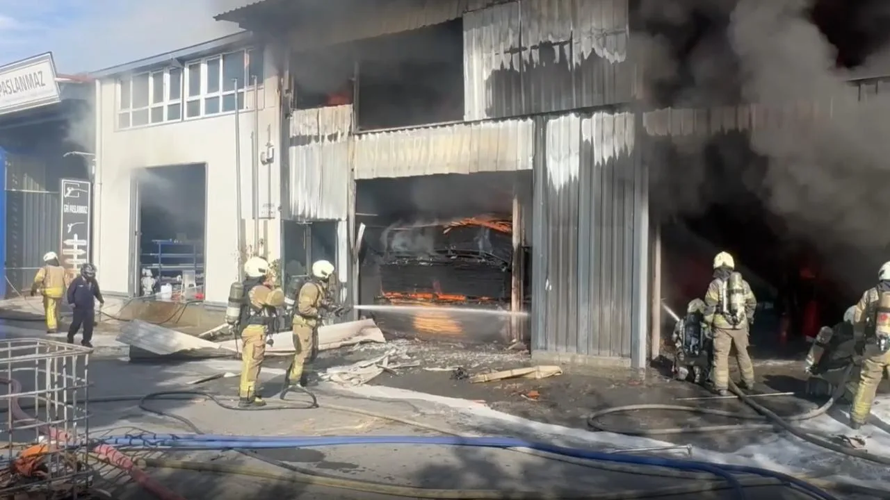 İstanbul’da sanayi sitesindeki iş yerinde yangın