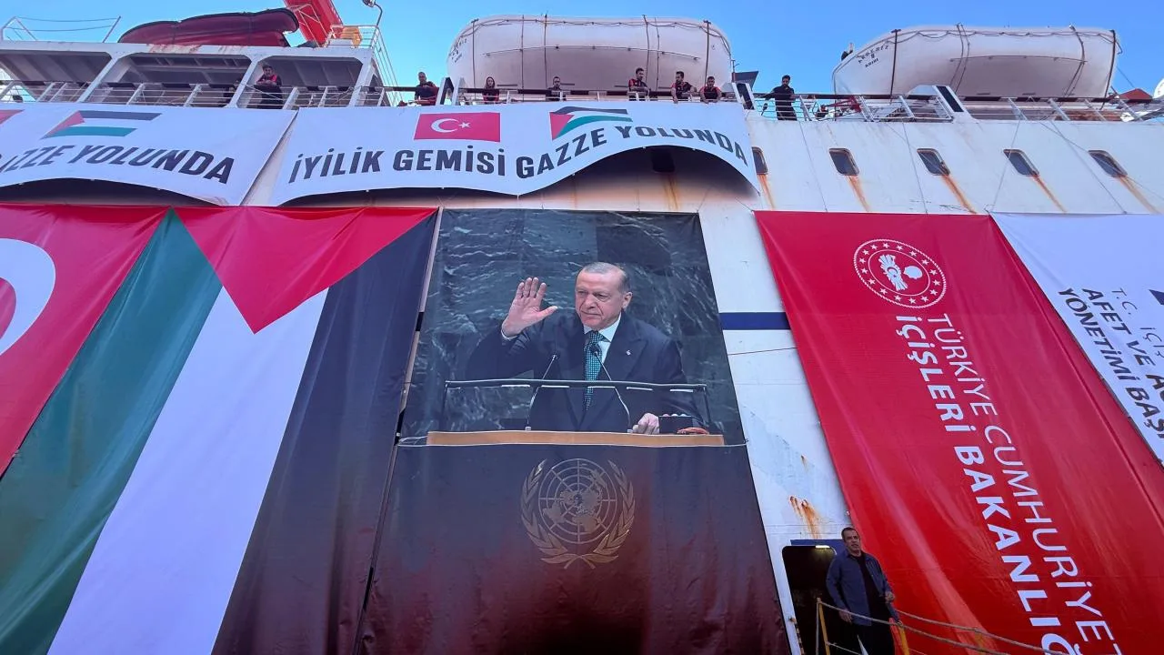 Gazze’ye ulaştırılacak insani yardım malzemeleri “İyilik Gemisi”ne yüklendi