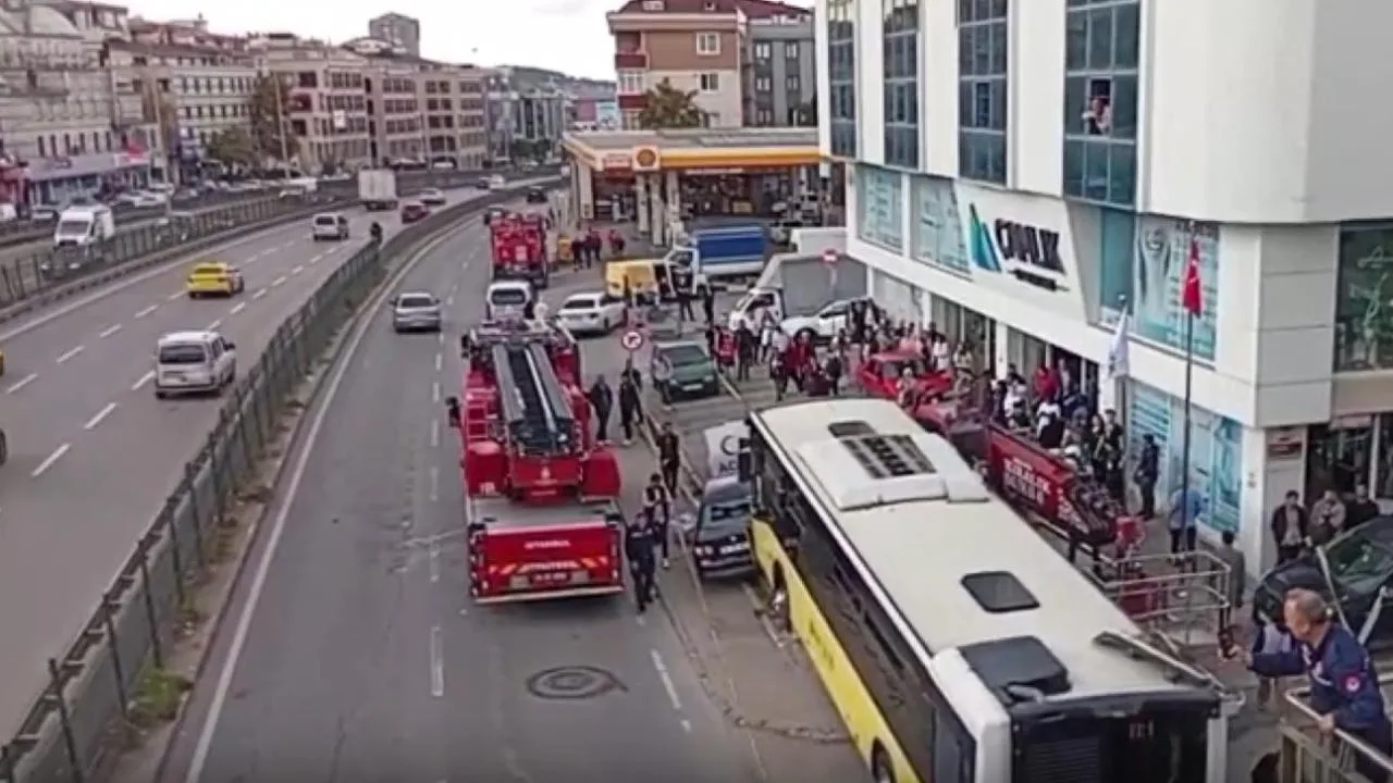 İETT otobüsü durağa girdi: 1 ölü, 3 yaralı