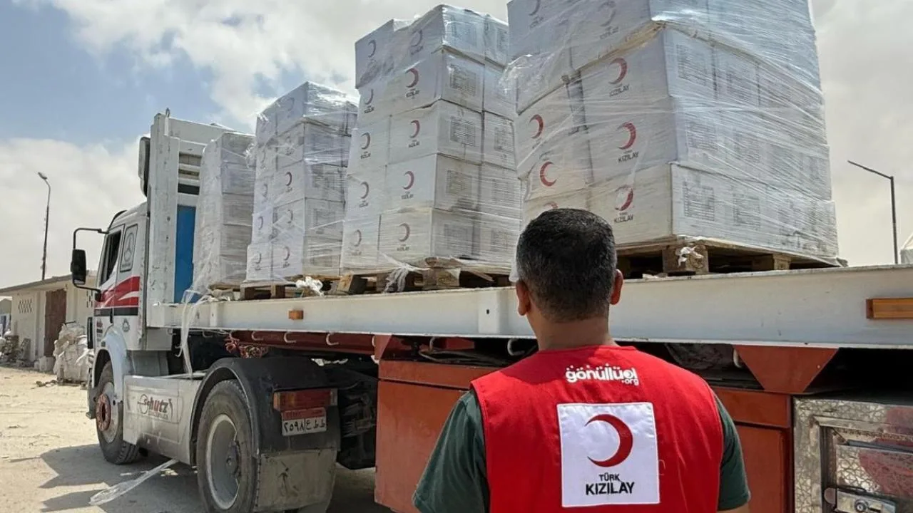 Türk Kızılay’ın 5 yardım tırı Gazze’ye ulaştı
