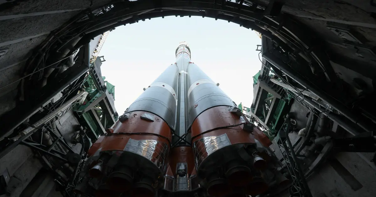 Rus kozmonotlar Dünya’nın etrafında iki tur atacak