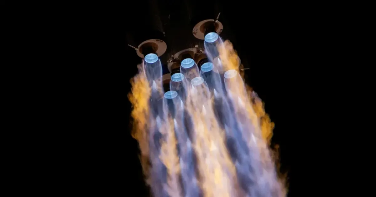 Çin’in Uzun Yürüyüş-2F roketi “acil” koduyla uzaya fırlatıldı