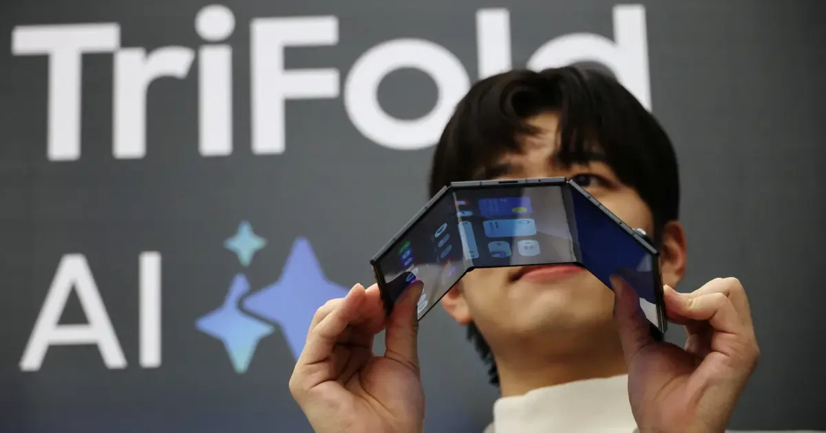 Telefondan tablete dönüşüyor, Samsung ilk üç katlı telefonunu tanıttı