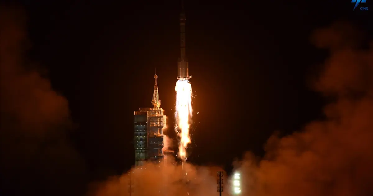 Uzay çöpü çarptı, Çin mekiği Dünya’ya insansız döndü