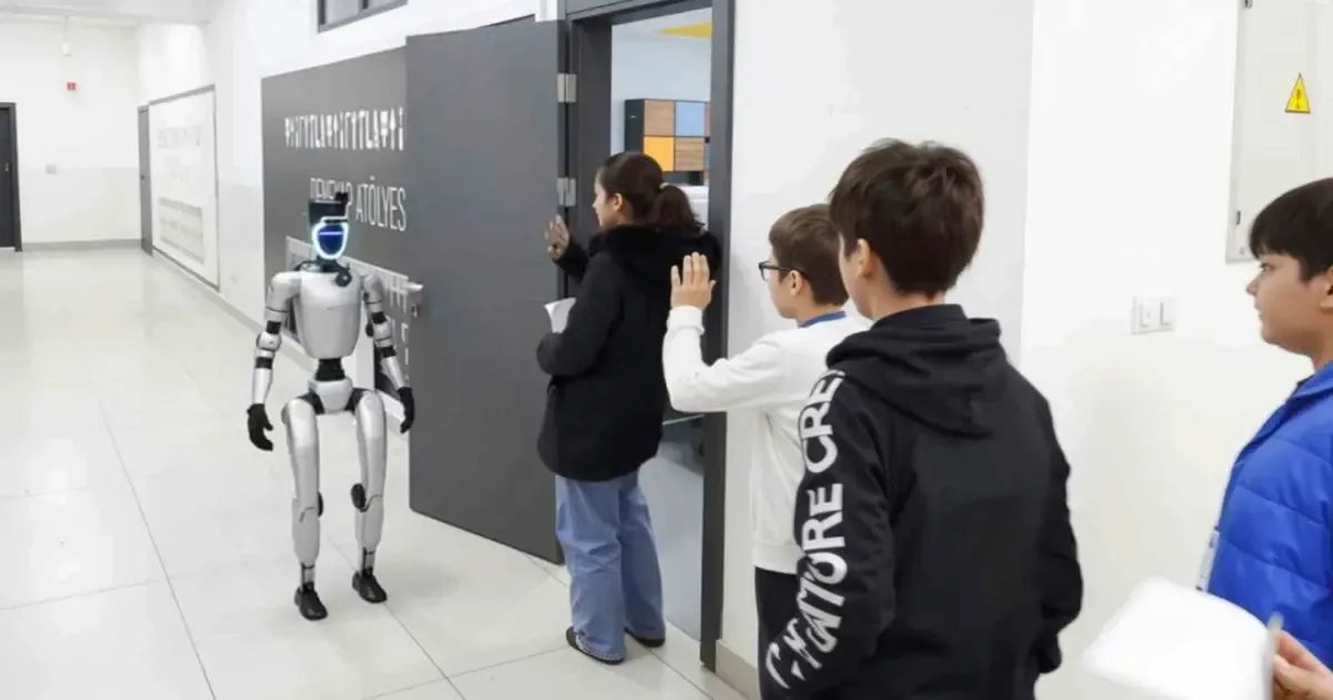 Türkiye’nin nüfusa kaydedilen ilk robotu işe başladı