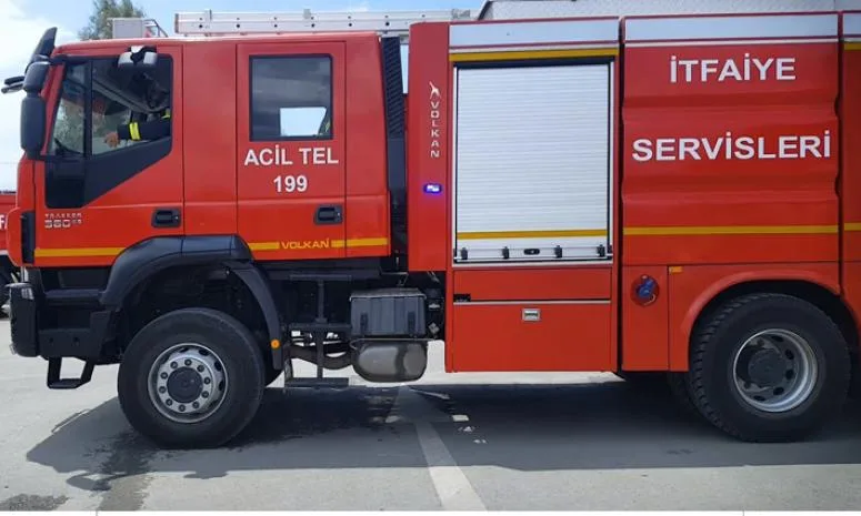 Balıkesir-Ercan Yolunda araç yangını…2 dönüm kuru ot da yandı – BRTK